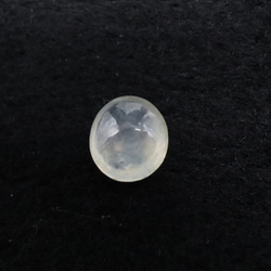 ビルマ産 天然本翡翠 氷翡翠 ルース 0.53ct カボションカット 無処理 A貨 樹脂含浸なし アイスジェダイト 1枚目の画像