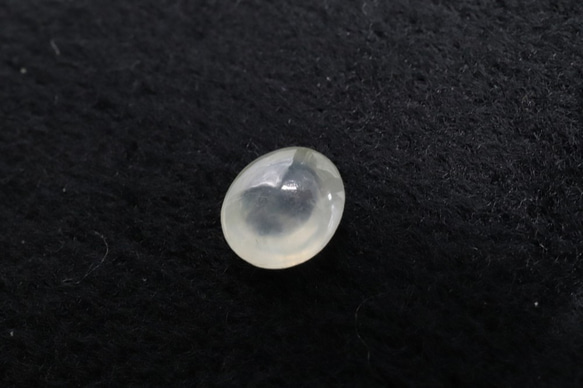 ビルマ産 天然本翡翠 氷翡翠 ルース 0.53ct カボションカット 無処理 A貨 樹脂含浸なし アイスジェダイト 5枚目の画像