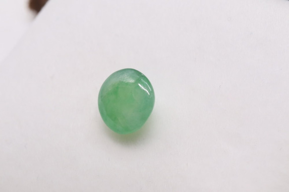 【KR-210】ビルマ産 天然本翡翠 ルース 2.40ct カボションカット 無処理 A貨 樹脂含浸なし 6枚目の画像