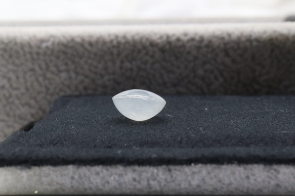 ビルマ産 天然本翡翠 氷翡翠 ルース 2.51ct カボションカット 無処理 A貨 樹脂含浸なし アイスジェダイト 9枚目の画像