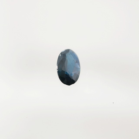 天然サファイア 0.474ct ルース オーバルミックスカット 宝石鑑別書付き（中央宝石研究所） 1枚目の画像