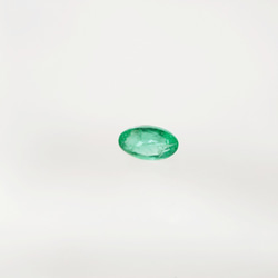 天然エメラルド 0.190ct ルース オーバルミックスカット 宝石鑑別書付き（中央宝石研究所） 2枚目の画像
