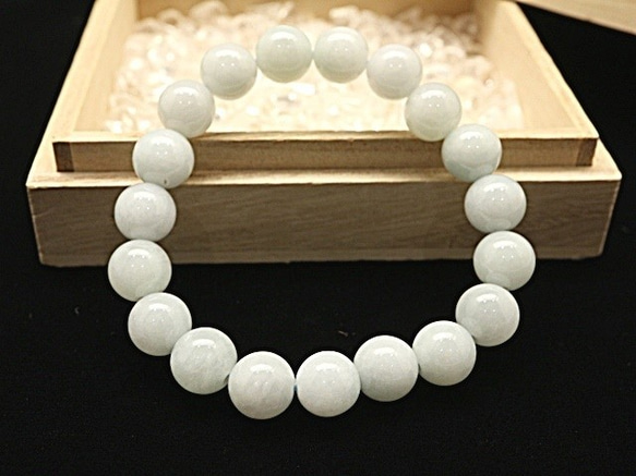 糸魚川翡翠ブレスレット　８ミリ　23珠付き 証明書付き。内径　約15.5センチ 糸魚川翡翠ブレスレット 8ミリ 23珠付き 証明書付き。内径 約15.5