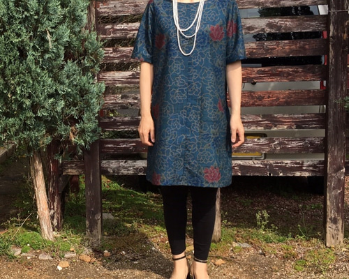 浴衣リメイク コーマ生地 蝶柄 ラッフル袖 青いギャザーワンピース 着物リメイクワンピース/青地に花柄 ワンピース Futari 通販