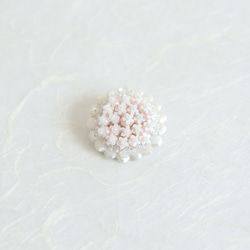 小さな花のまんまるブーケ ビーズ刺繍ブローチ（ピンク） 4枚目の画像