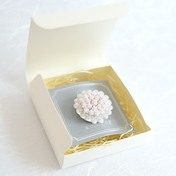 小さな花のまんまるブーケ ビーズ刺繍ブローチ（ピンク） 6枚目の画像