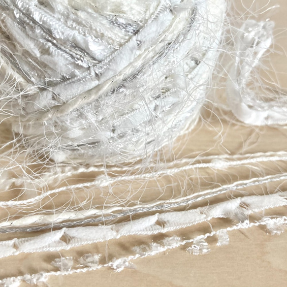 white feather 　引き揃え糸　40ｇ 2枚目の画像