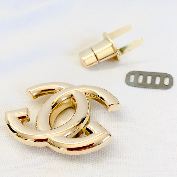 バッグを可愛く♡【ダブルC・ひねり金具】（ゴールド・大） バッグ金具