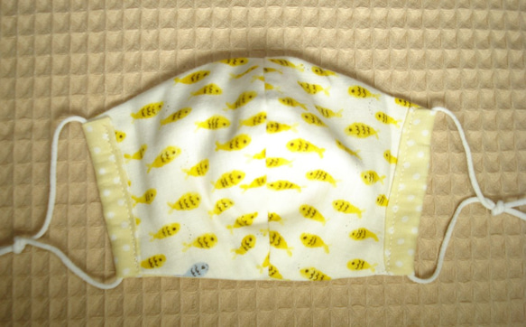 立体マスク 子供用 Wガーゼ 黄色い水玉/おさかな柄 １点ものです【送料無料】 1枚目の画像