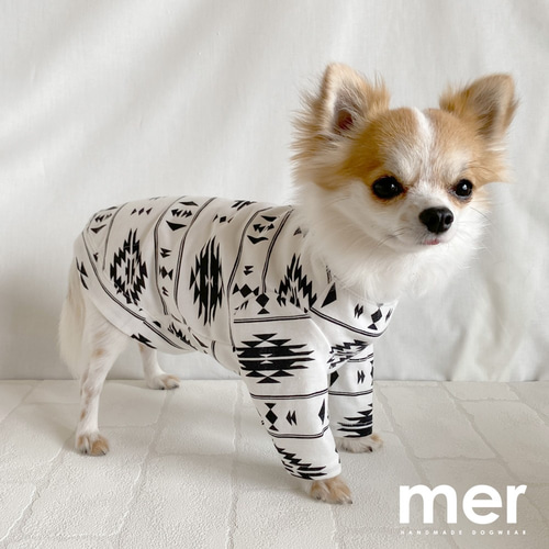 犬服ハンドメイド ハンドメイド☆犬服 Sサイズ(3-4kg向け) ネイティブ柄Tシャツ