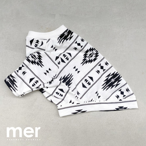 ハンドメイド☆犬服 Sサイズ(3-4kg向け) ネイティブ柄Tシャツ