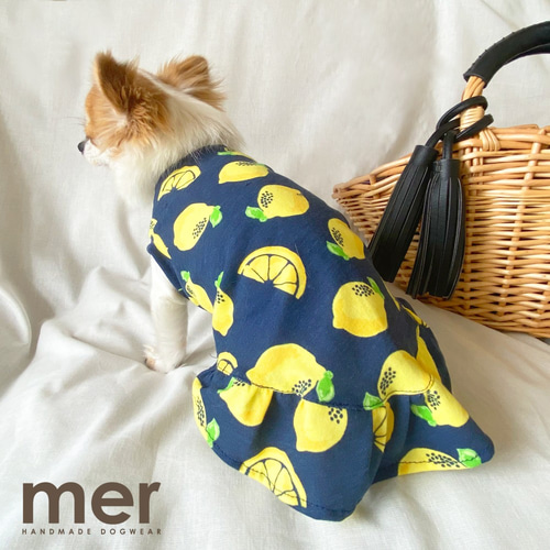 ハンドメイド犬服 Sサイズ 小型犬用 レモン柄ワンピース ハンドメイド犬服 Sサイズ 小型犬用 レモン柄ワンピース