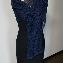 夏糸、綿ストローヤーン、紺色、大判スカーフです 3枚目の画像
