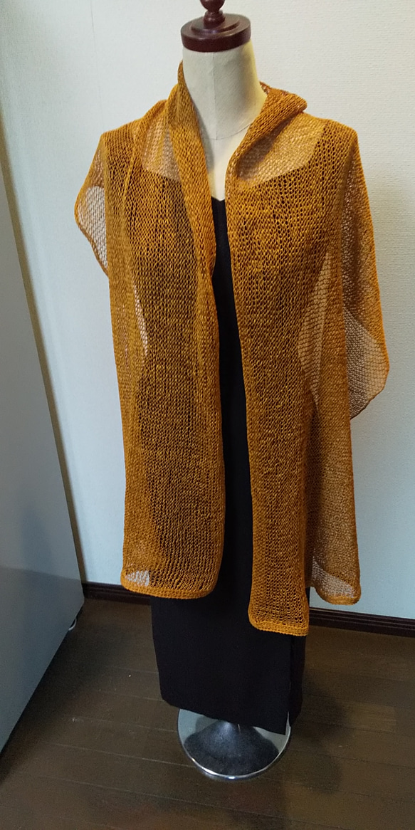 涼しそうな夏糸、綿ストローヤーンで、編みました。大判スカーフです。 2枚目の画像