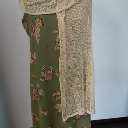 夏糸、綿ストローヤーンのオフホワイト大判スカーフです。 1枚目の画像