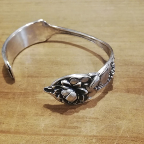 メンズでもOKな蓮の花デザイン。アメリカアンティークシルバースプーン