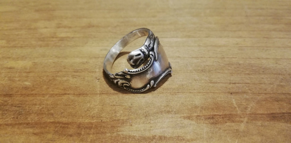 醒目的不對稱設計。 Antique Silver Spoon Remake Ring_0757 Vintage 第3張的照片