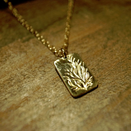 カジュアルダウンした大人系アイテム。K18金ゴールド手作りネックレス