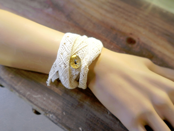 [月亮花]蕾絲緞帶手鍊：象牙白 第2張的照片