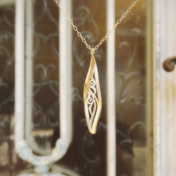 阿拉伯式花紋阿拉伯式花紋 K18K 黃金鏤空項鍊，推薦給酷成年男士 *M 大號男士設計。 第1張的照片