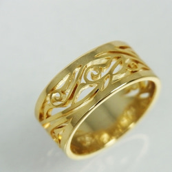 *訂製* 優雅的蔓藤花紋，帶有美麗水印 K18 黃金手工鏤空戒指（大） 也適合用作配對戒指或結婚戒指 第1張的照片