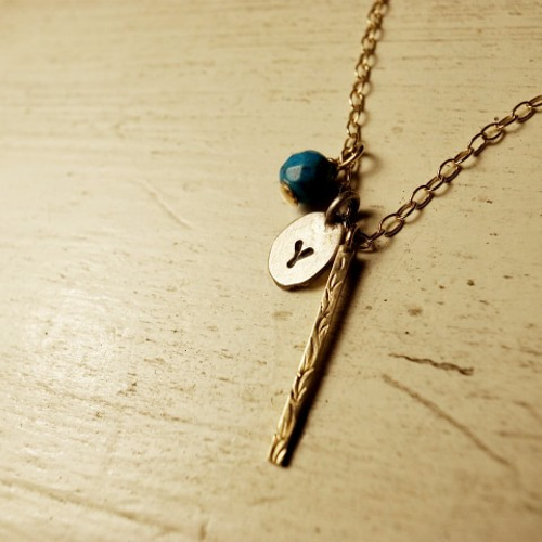 誕生石 イニシャル ゴールド レイヤード ネックレス 誕生石とイニシャルをおしゃれに身にまとう。K18金ゴールドバー