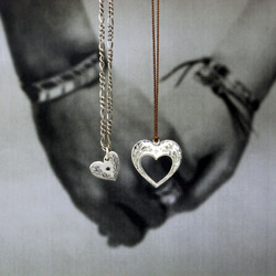 “Beginning”銀質雙項鍊，鑲嵌鑽石，黑鑽 第1張的照片