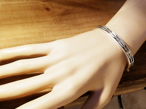 [Arrow Bangle] Japanese Pattern Overlay Silver Recommended for w 第7張的照片