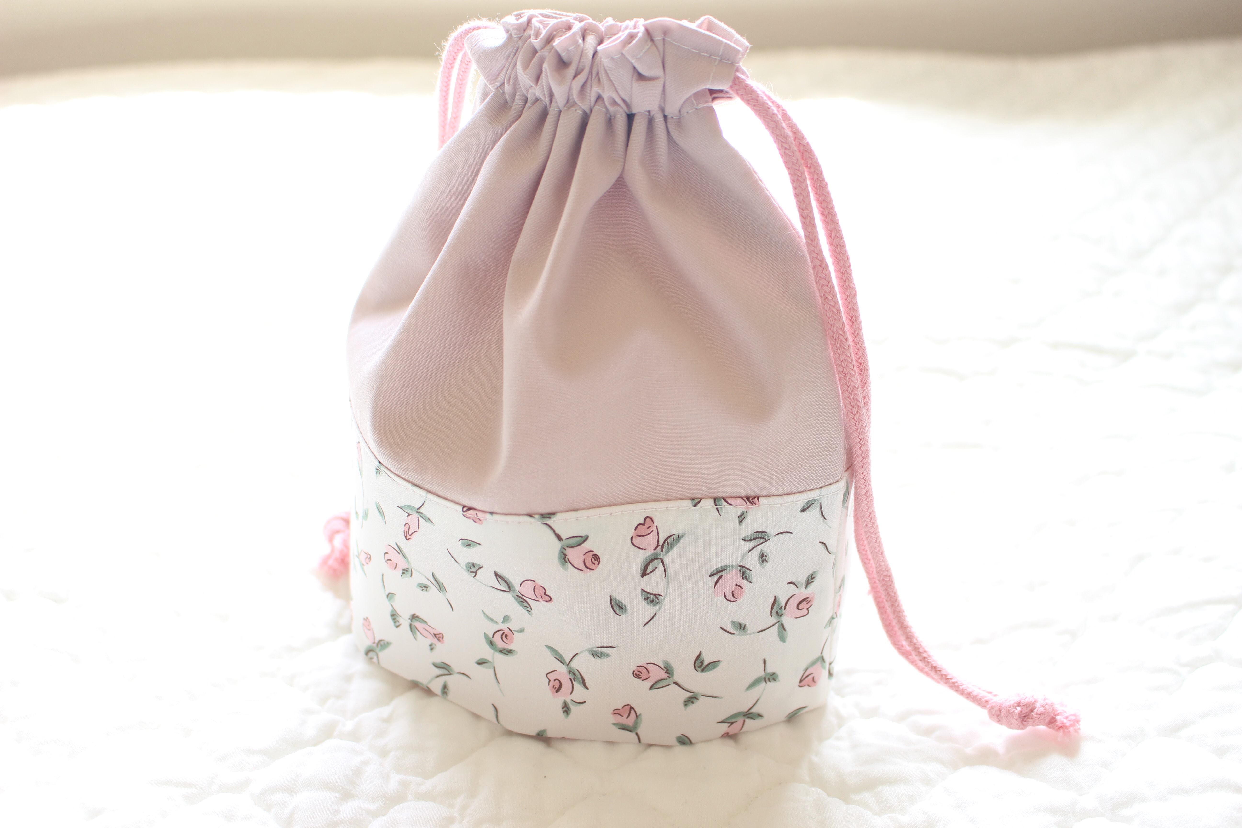 リバティハンドメイド　巾着　コップ袋　折マチタイプ　フローティングフローラ　グレイッシュピンク
