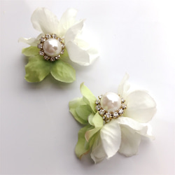 pearl×petal frill catch pierce☆green×white 2枚目の画像