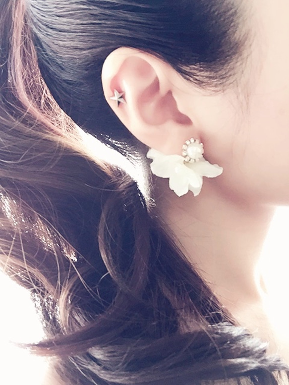 pearl×petal frill catch pierce☆green×white 3枚目の画像