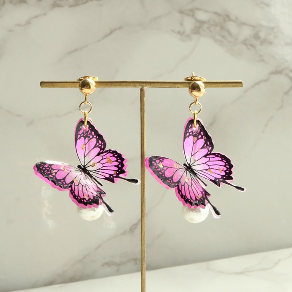 幸せを運ぶ蝶  コットンパール ピアス ロング 2枚目の画像