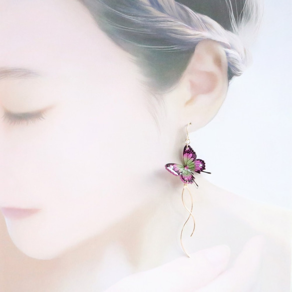 幸せを運ぶ蝶 アンティーク パープル ピアス 3枚目の画像
