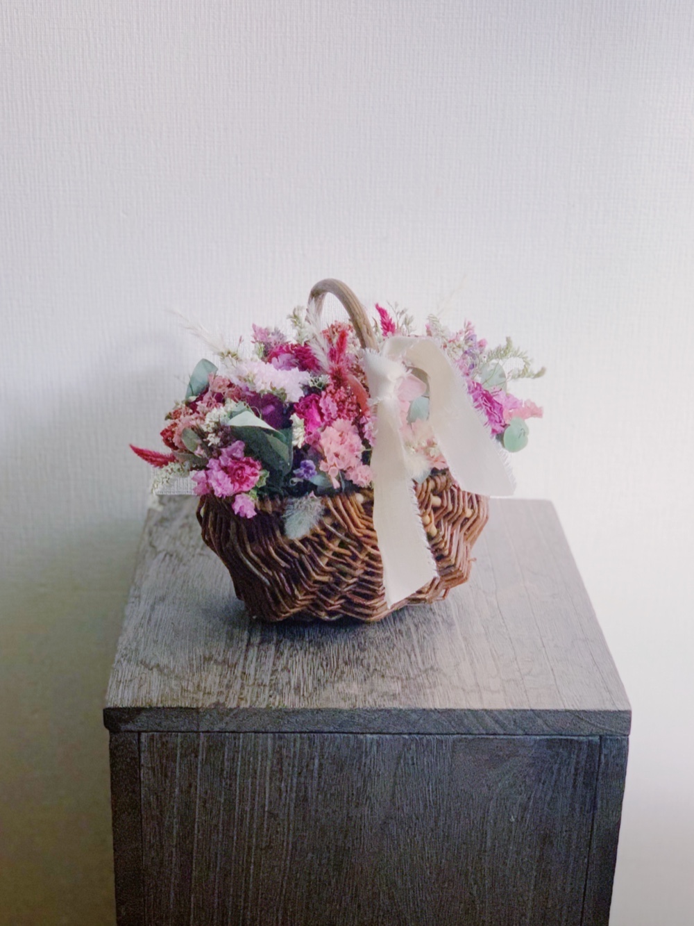 ピンクのバスケットアレンジメント（ドライフラワー）【受注制作受付中】