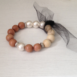 wood & cottnpearl..&black tulle bracelet 2枚目の画像