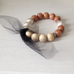 wood & cottnpearl..&black tulle bracelet 3枚目の画像