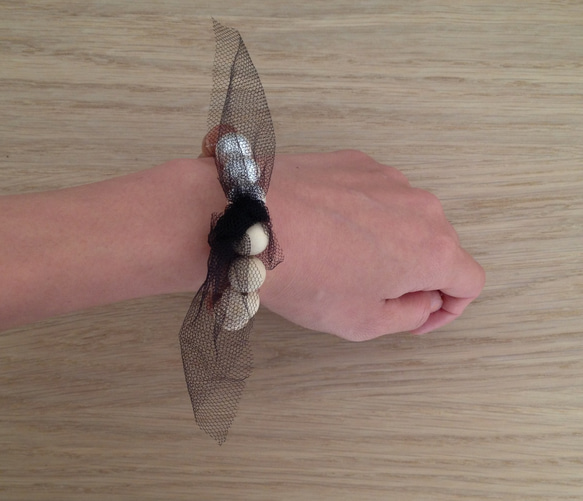 wood & cottnpearl..&black tulle bracelet 4枚目の画像