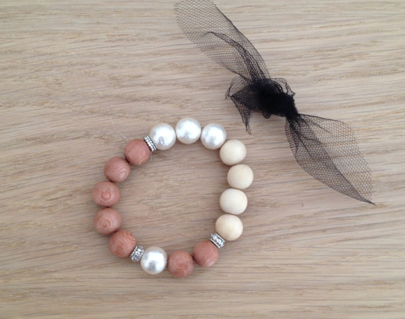 wood & cottnpearl..&black tulle bracelet 5枚目の画像