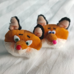 【設情狂 Fu's workshop】手工別針 吊飾 玩偶 娃娃 - 狐狸 第3張的照片
