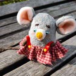 【設情狂 Fu's workshop】手工 吊飾 玩偶 娃娃 - 老鼠 第2張的照片