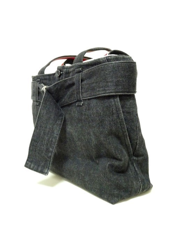 メンズOK シックなブラックのデニムから作ったベルト付きハンドバッグ 2枚目の画像