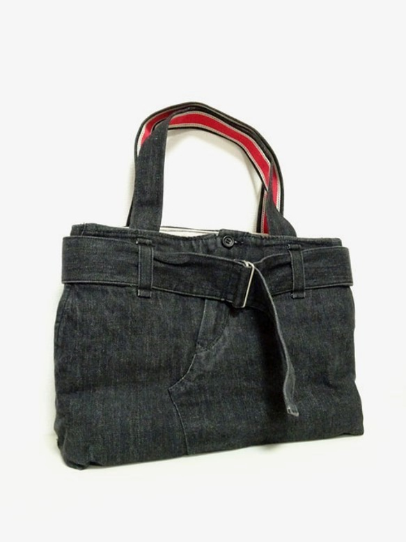 メンズOK シックなブラックのデニムから作ったベルト付きハンドバッグ 4枚目の画像