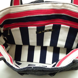 メンズOK シックなブラックのデニムから作ったベルト付きハンドバッグ 7枚目の画像