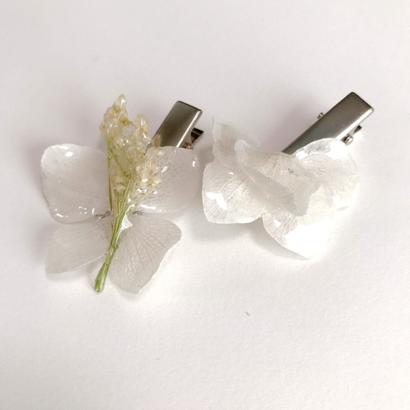 【送料無料】紫陽花ヘアクリップ　アシンメトリー　2個セット　ホワイト 1枚目の画像