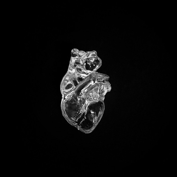 【新型心臓30】モチーフ 全長30mm程度　レジン用シリコンモールド　UVレジン対応 1枚目の画像