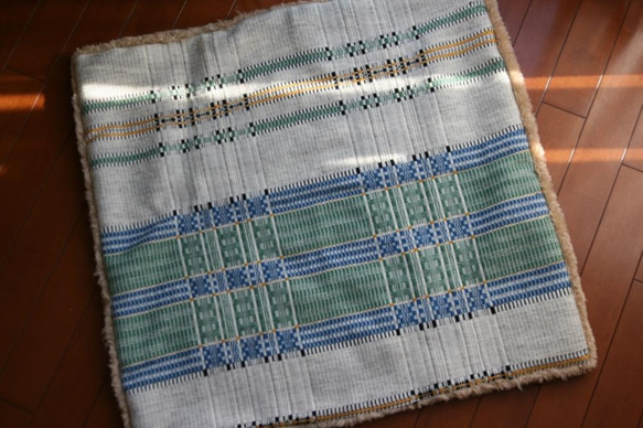 北欧手織りの敷物またはひざかけ（グレー） 1枚目の画像