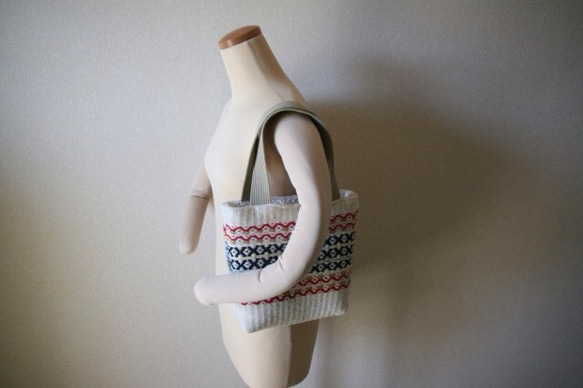 ローゼンゴングの手織りウールバッグ 3枚目の画像