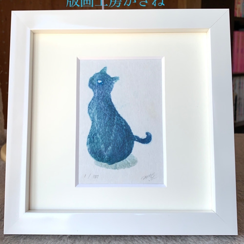 木版画・猫を抱く小女。人気の図柄です。 （大正ロマンの代名詞
