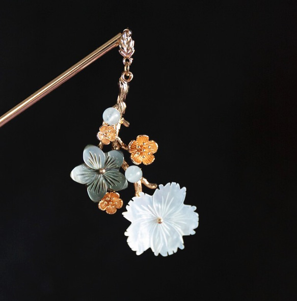 蝶貝細工シェルフラワーの花枝　かんざし　簪　和装髪飾り　ヘアアクセサリー 1枚目の画像