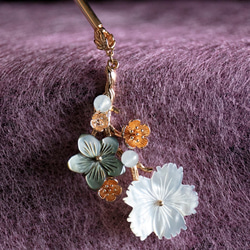蝶貝細工シェルフラワーの花枝　かんざし　簪　和装髪飾り　ヘアアクセサリー 8枚目の画像